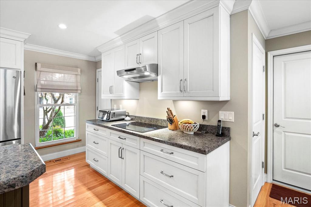 St Louis, Missouri 63128, United States, 3 Bedrooms Bedrooms, ,2 BathroomsBathrooms,Residential,Pending,157958