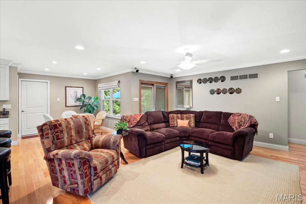 St Louis, Missouri 63128, United States, 3 Bedrooms Bedrooms, ,2 BathroomsBathrooms,Residential,Pending,157958