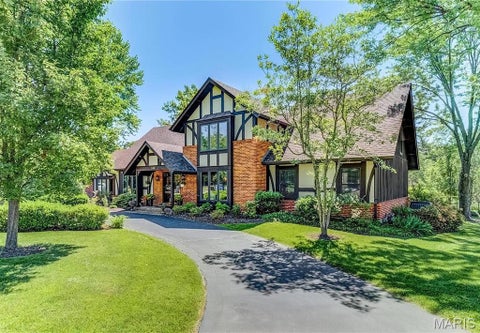 Photo of 332 Ladue Lake Drive, Creve Coeur, MO 63141 (MLS # 26054046)
