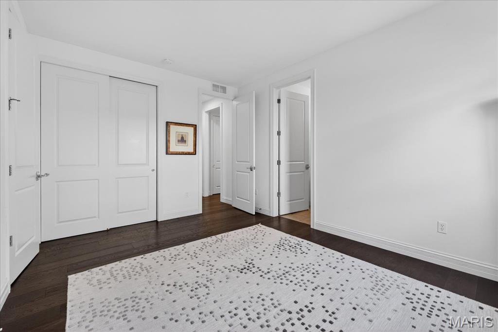 Woods Of Ladue The - Residential