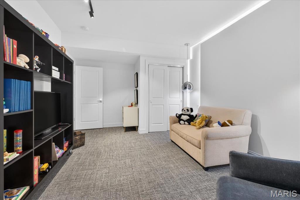 Woods Of Ladue The - Residential