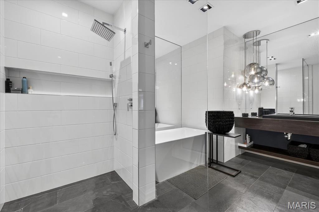 Woods Of Ladue The - Residential