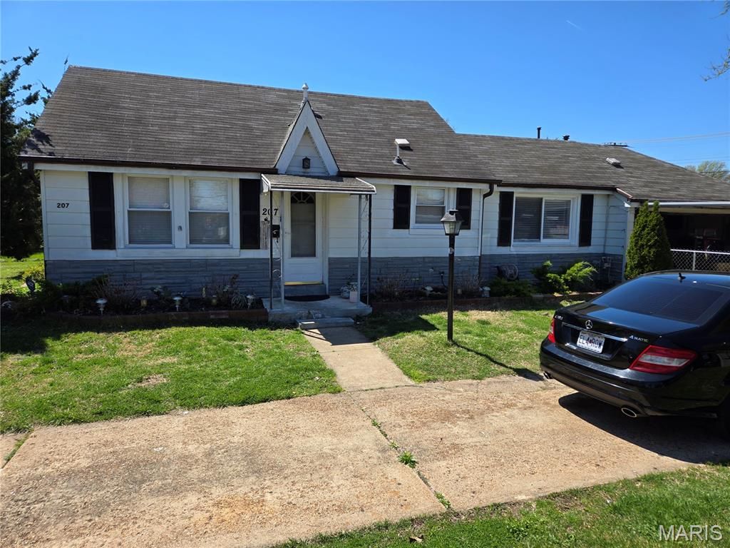 Photo of 207 Marilyn Estates Drive, Affton, MO 63123 (MLS # 26020309)