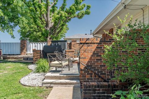 Tiny photo for 815 Hill Street, Washington, MO 63090 (MLS # 26029683)