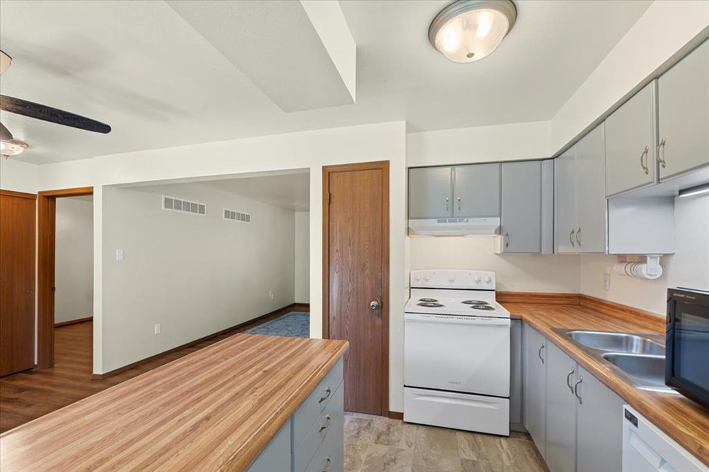 Florissant, Missouri 63031, United States, 1 Bedroom Bedrooms, ,1 BathroomBathrooms,Residential,Pending,137842