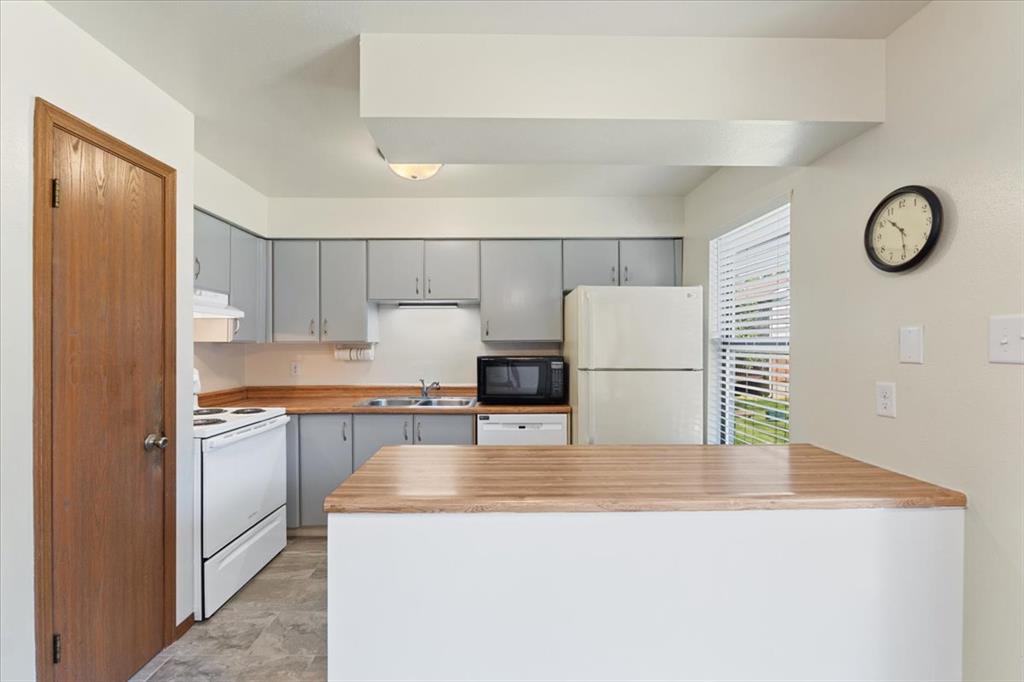 Florissant, Missouri 63031, United States, 1 Bedroom Bedrooms, ,1 BathroomBathrooms,Residential,Pending,137842