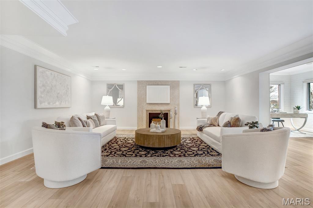 303 N Meramec Avenue 202