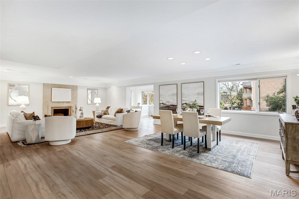 303 N Meramec Avenue 202