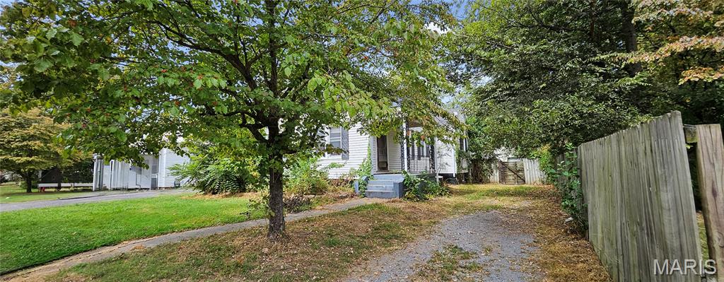 Photo of 213 Danforth Street, Bertrand, MO 63834 (MLS # 26067350)