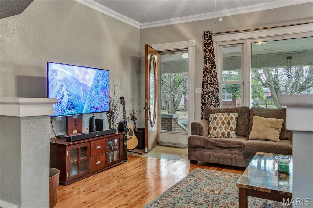 2317 Waterman Avenue