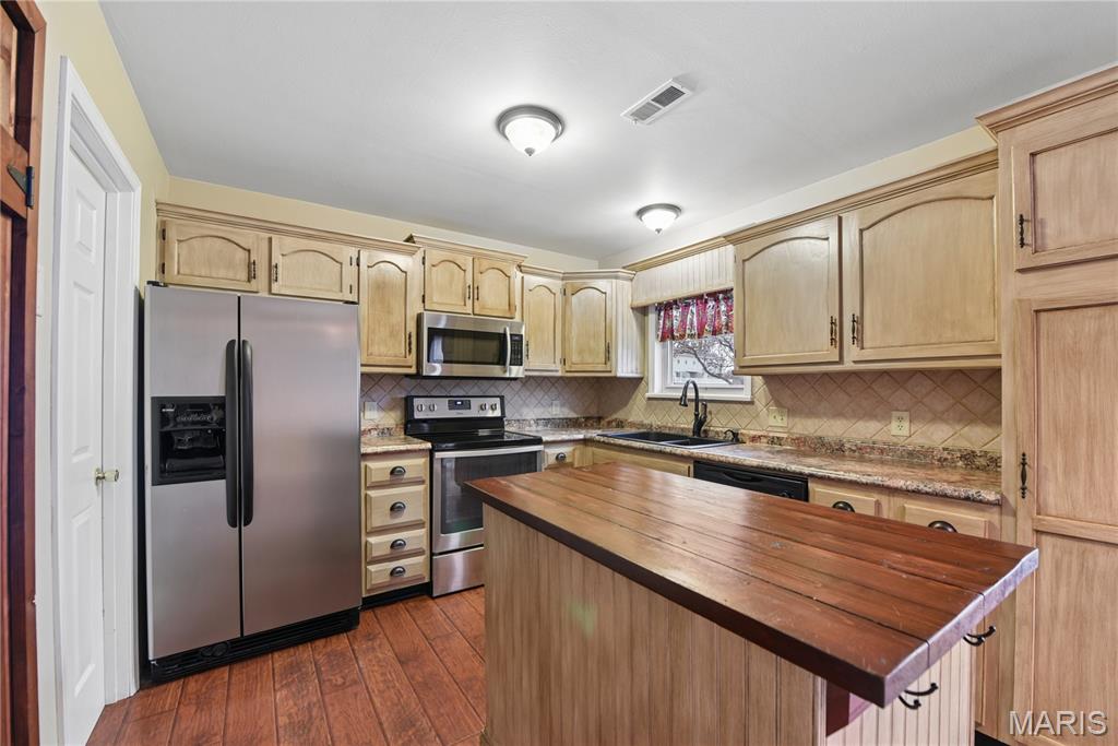 1539 Bittersweet Court 1