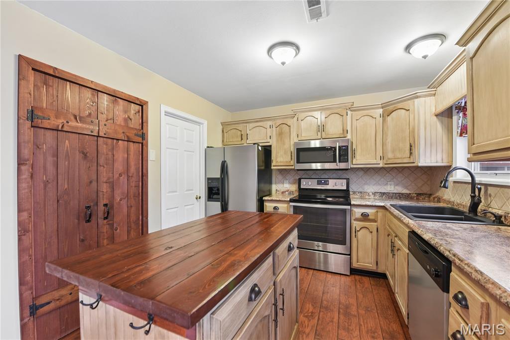 1539 Bittersweet Court 1