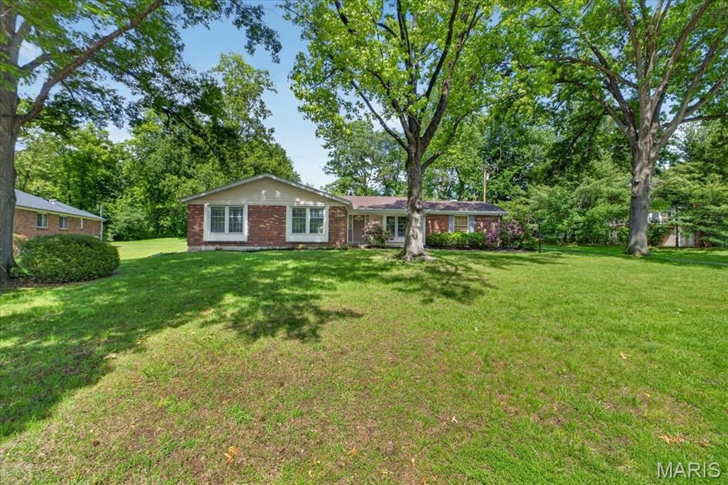 Photo of 12467 Villa Hill Lane, Creve Coeur, MO 63141 (MLS # 26027518)