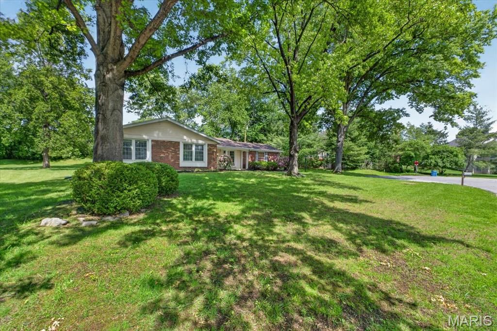 Photo of 12467 Villa Hill Lane, Creve Coeur, MO 63141 (MLS # 26027518)