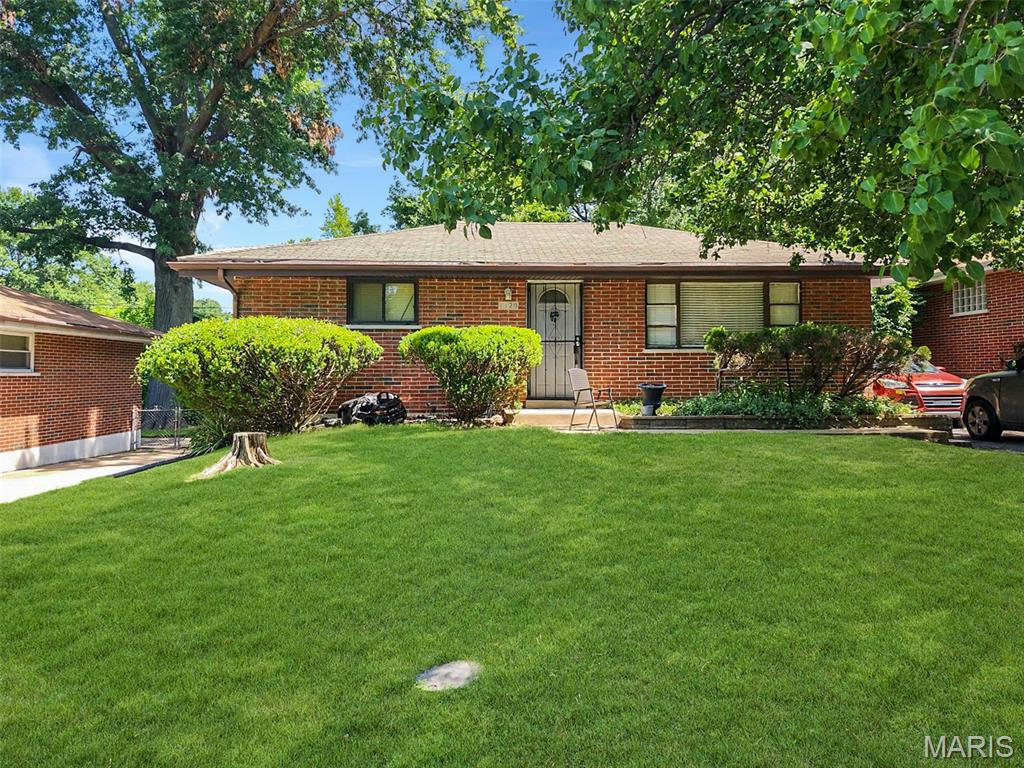 Photo of 1129 Walker Avenue, St Louis, MO 63138 (MLS # 26055724)