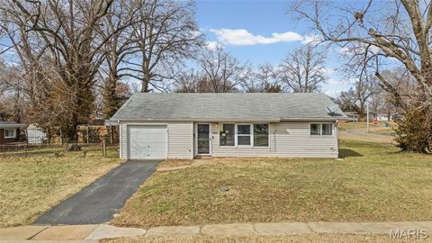 Photo of 8379 Midwood Avenue, St Louis, MO 63134 (MLS # 26008838)