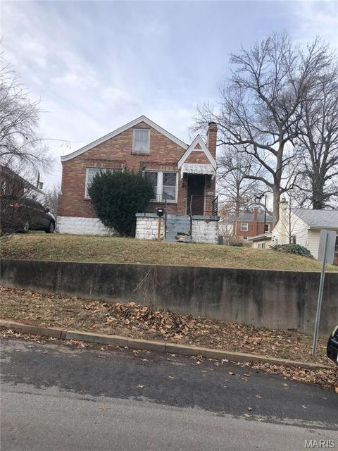 Photo of 2503 Louis Avenue Ave, Brentwood, MO 63144 (MLS # 26005776)