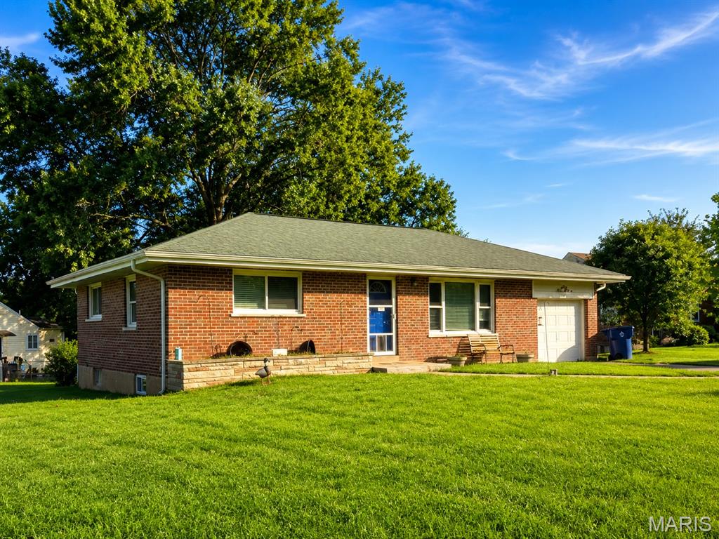 Photo of 9420 High Hill Court CT, Crestwood, MO 63126 (MLS # 26052681)