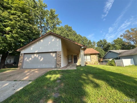 Photo of 12702 Willow Trail Drive, Black Jack, MO 63033 (MLS # 26056099)