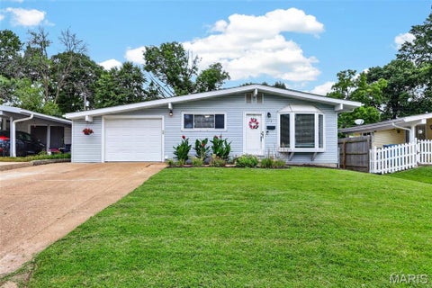 Photo of 413 Saint Lawrence Drive, Ballwin, MO 63021 (MLS # 26045404)