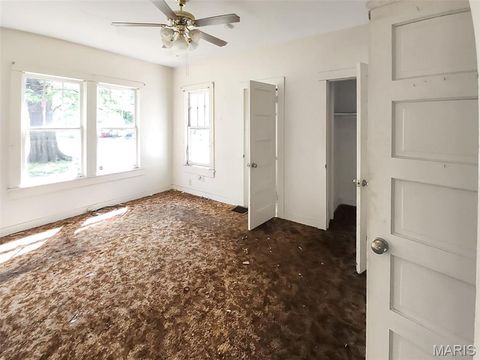 Tiny photo for 411 S West Street, Sikeston, MO 63801 (MLS # 26022774)