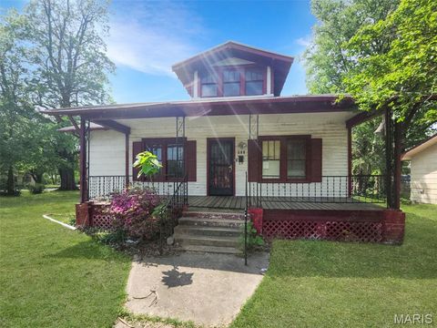 Tiny photo for 411 S West Street, Sikeston, MO 63801 (MLS # 26022774)