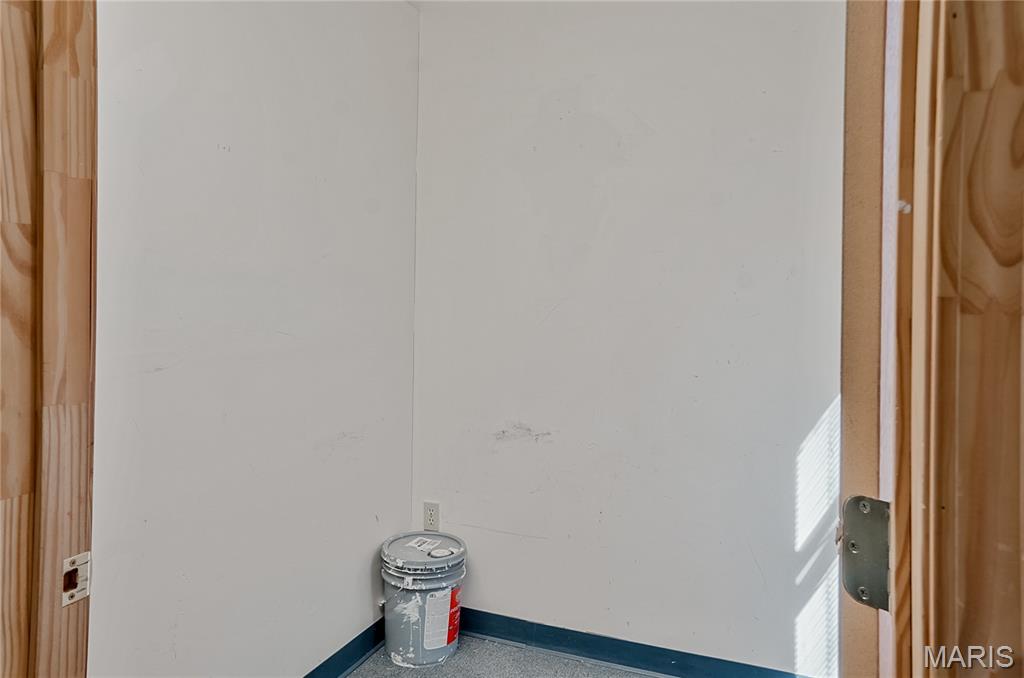 367 Bus & Professional Park Ii - Commercial Lease