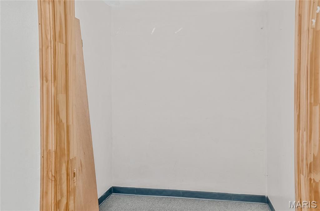 367 Bus & Professional Park Ii - Commercial Lease