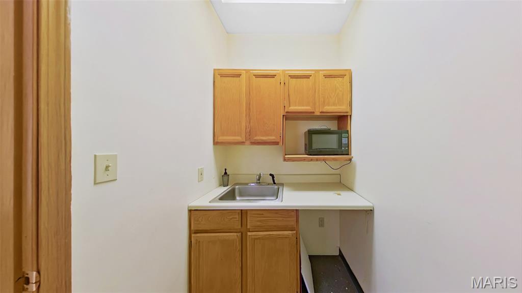 367 Bus & Professional Park Ii - Commercial Lease