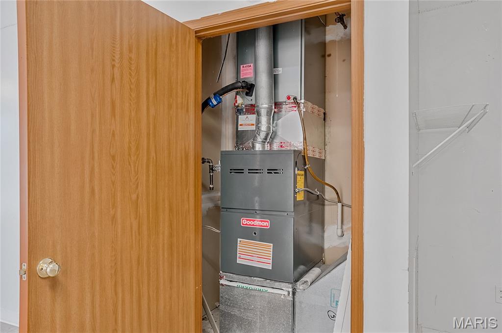 367 Bus & Professional Park Ii - Commercial Lease