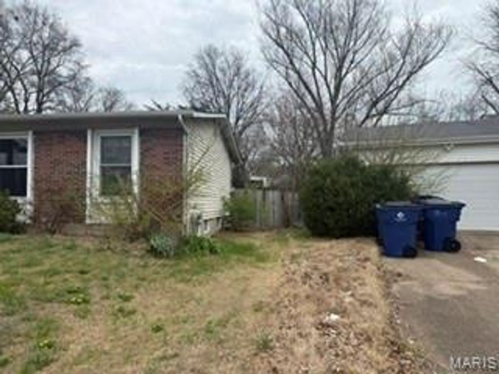 Photo of 11632 Las Ladera Drive, Florissant, MO 63033 (MLS # 26019565)