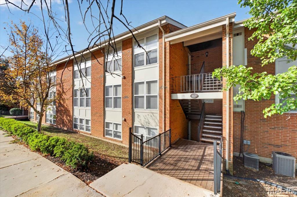 2020 Greenglen Drive