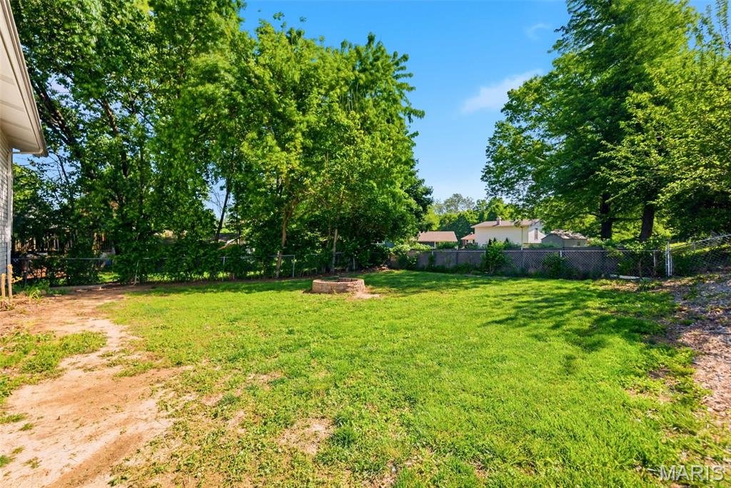 Country Hill Manor - Residential