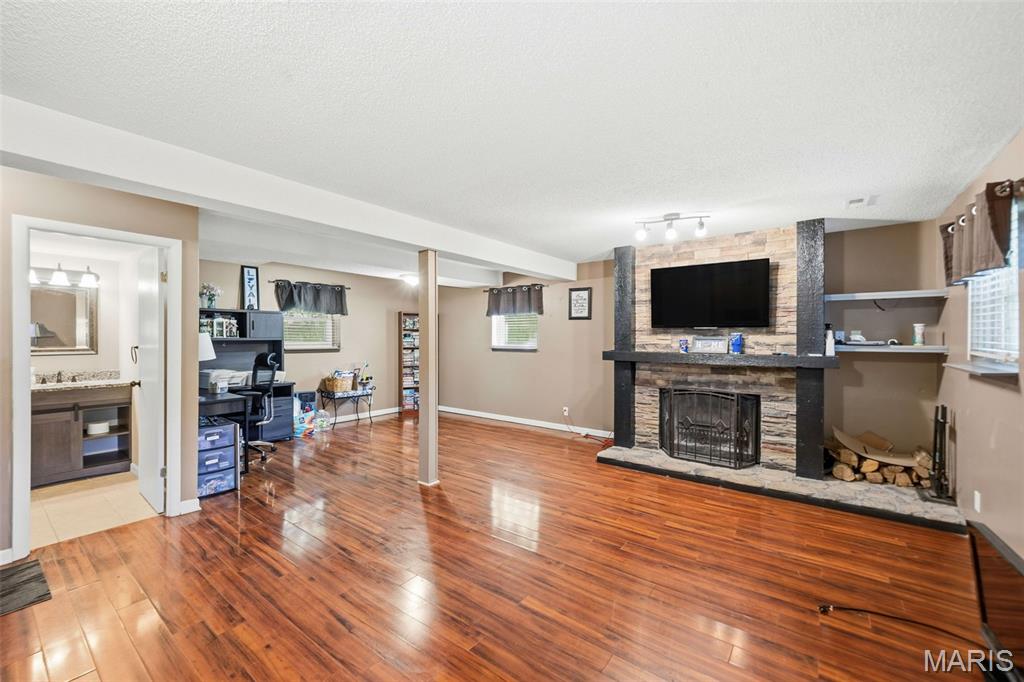 Country Hill Manor - Residential