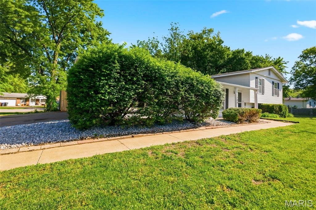 Country Hill Manor - Residential
