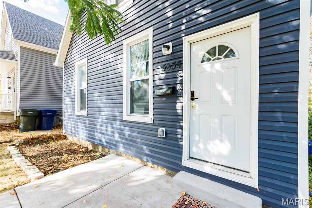 5835 Victoria Avenue