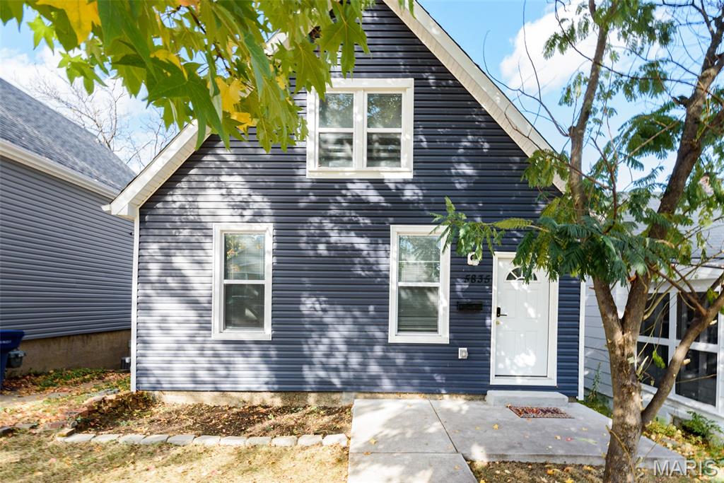 5835 Victoria Avenue