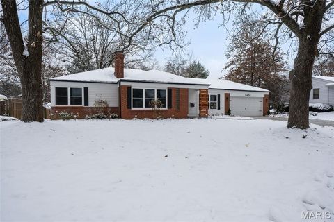Photo of 1439 Bridle Road, Webster Groves, MO 63119 (MLS # 25079155)
