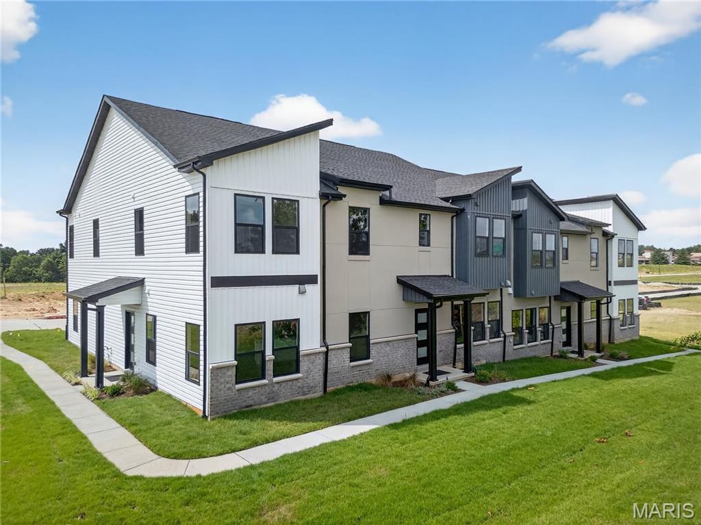 Photo of Under Constr Evanston @ Lienamann Park, St Peters, MO 63303 (MLS # 25073381)