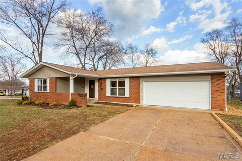Photo of 318 Statewood Drive, Ballwin, MO 63021 (MLS # 26009869)