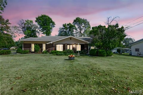 805 Coach Light Lane Hazelwood MO 63042