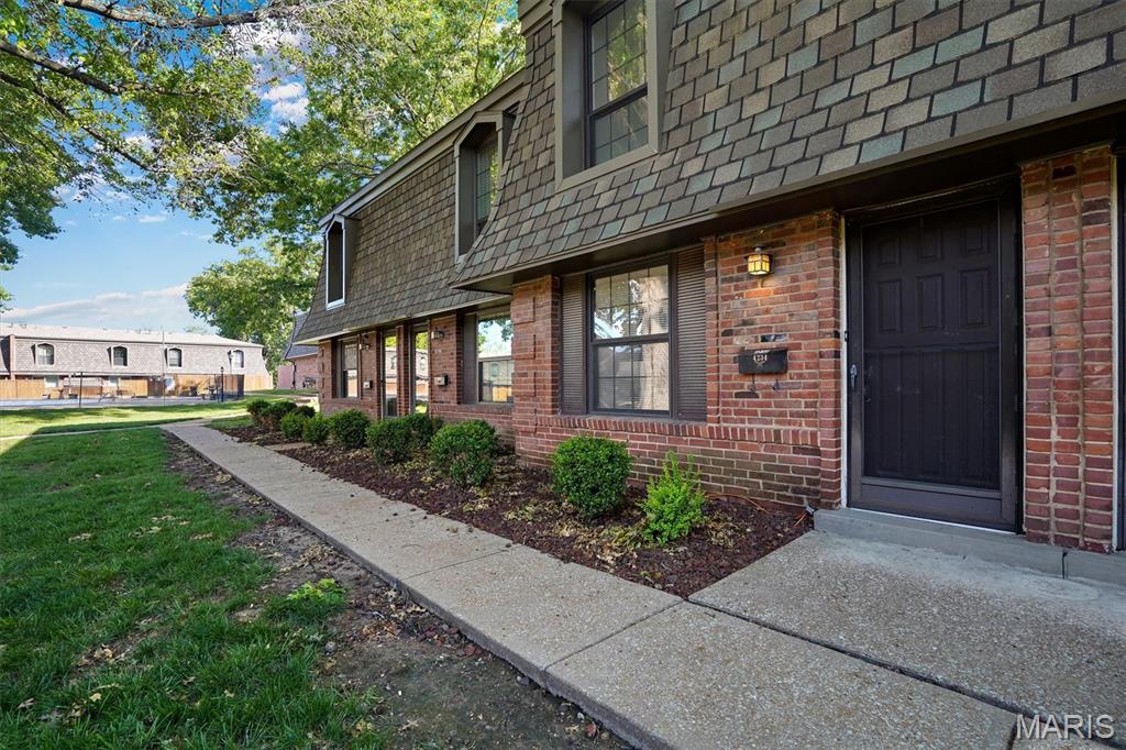 4234 Burnett Walk