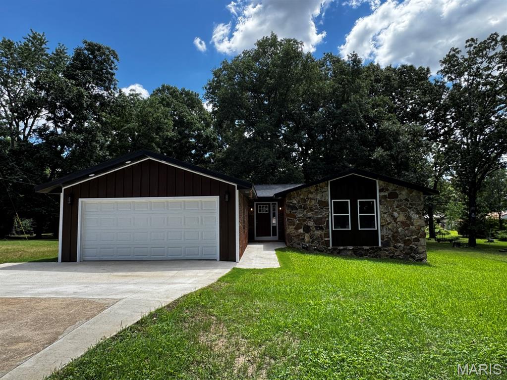 Photo 1 of 19 — 2818 Windwood Drive, Poplar Bluff, MO 63901