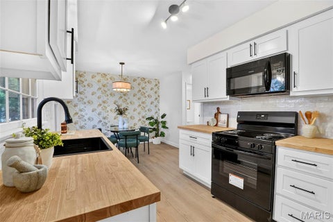 Tiny photo for 808 Coalport Drive, Chesterfield, MO 63141 (MLS # 26055901)