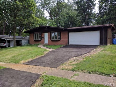 Photo of 600 Pimlico Drive, Florissant, MO 63033 (MLS # 26032043)
