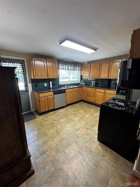 Tiny photo for 419 W Main Street, Bowling Green, MO 63334 (MLS # 25074124)