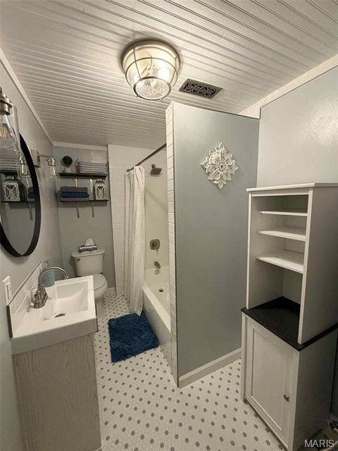 Tiny photo for 419 W Main Street, Bowling Green, MO 63334 (MLS # 25074124)