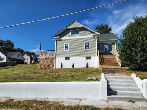 Photo of 1716 Grace Street, Hannibal, MO 63401 (MLS # 26059029)