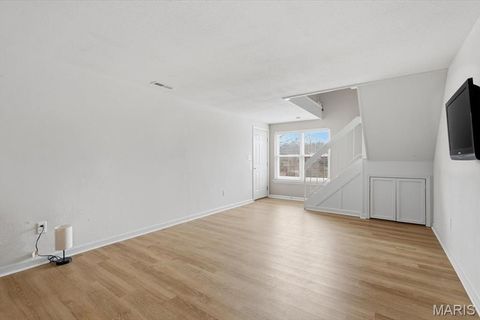 Tiny photo for 1939 Hunting Lake Court #1939, Kirkwood, MO 63122 (MLS # 25082401)