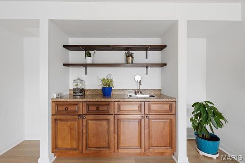 Tiny photo for 1939 Hunting Lake Court #1939, Kirkwood, MO 63122 (MLS # 25082401)